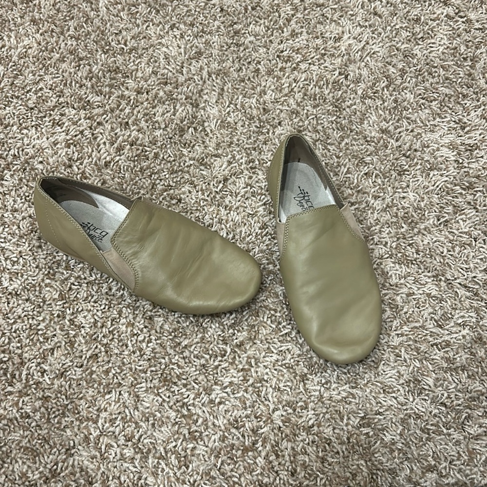 Women’s size 8 dance shoes